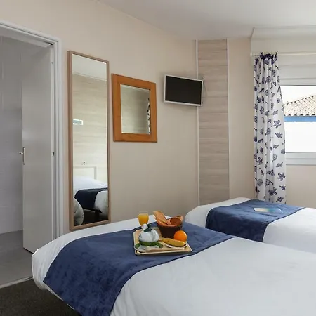 Hotel Logis Le Rond Point 2*