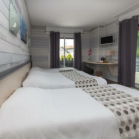 Hotel Logis Le Rond Point
