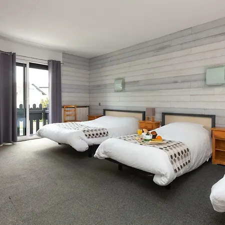 Logis Le Rond Point Hotel
