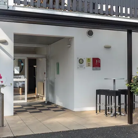 Logis Le Rond Point Hotel 2*